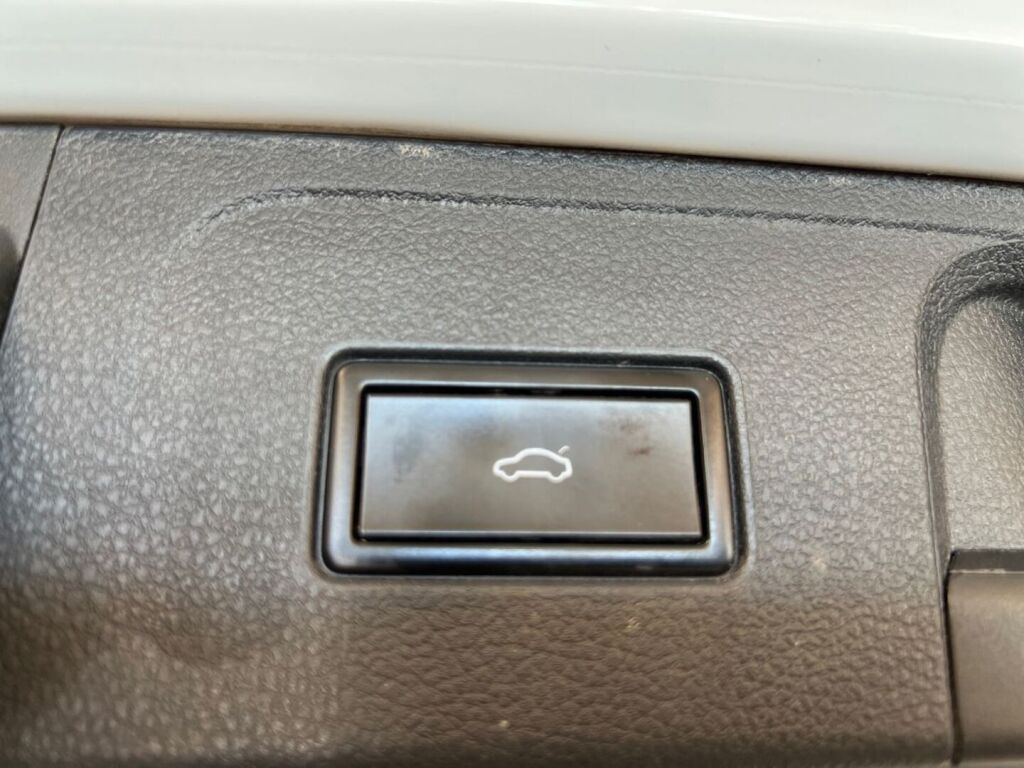 Volkswagen Passat 2018 Valkoinen