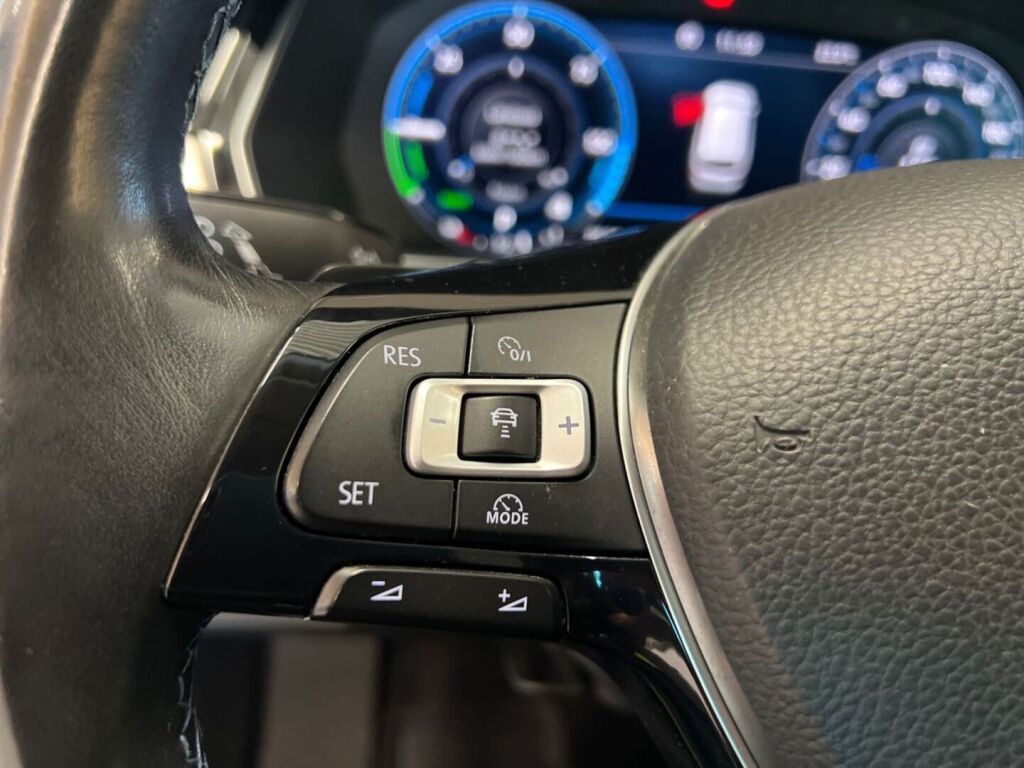 Volkswagen Passat 2018 Valkoinen