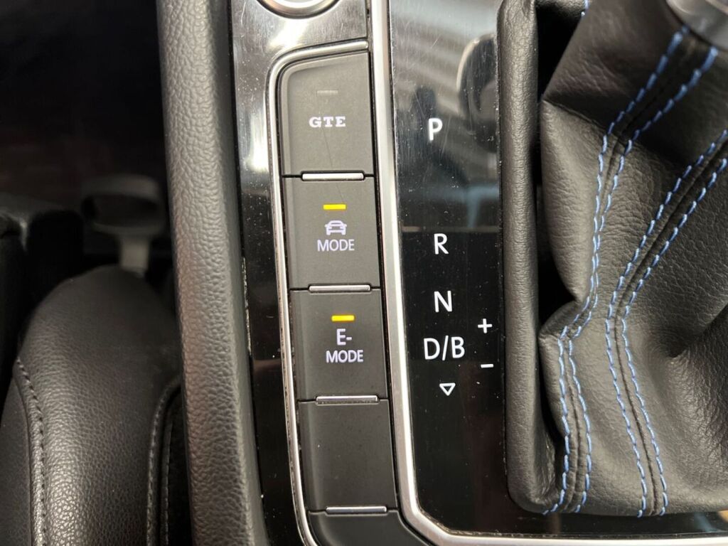 Volkswagen Passat 2018 Valkoinen