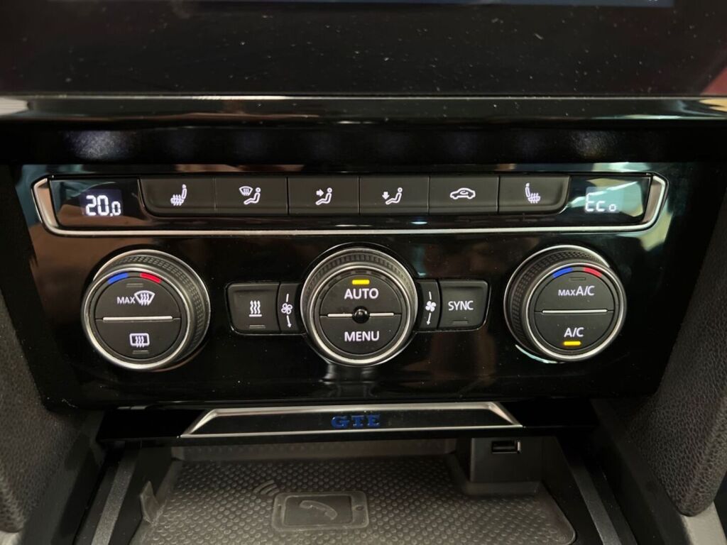 Volkswagen Passat 2018 Valkoinen