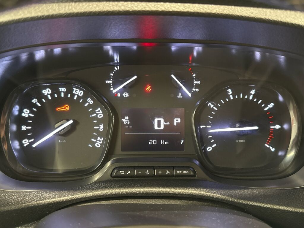 Opel Vivaro 2021 Valkoinen