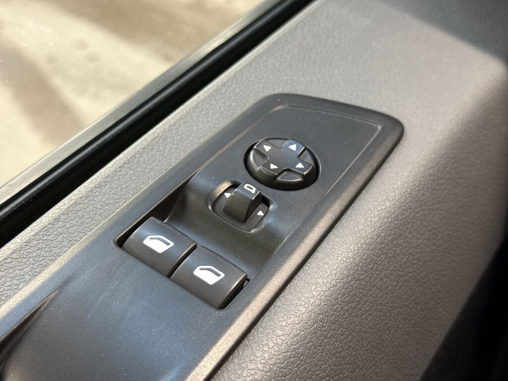 Opel Vivaro 2021 Valkoinen