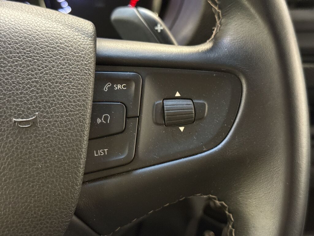 Opel Vivaro 2021 Valkoinen