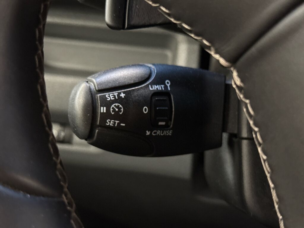 Opel Vivaro 2021 Valkoinen