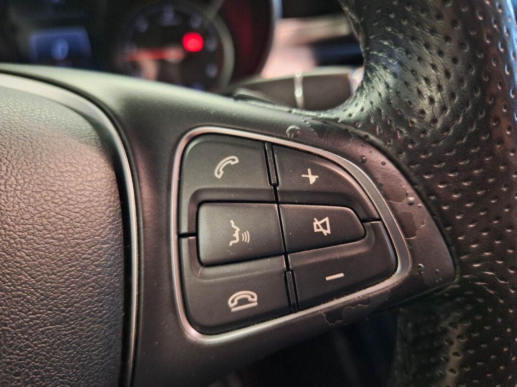 Mercedes-Benz C 2015 Musta