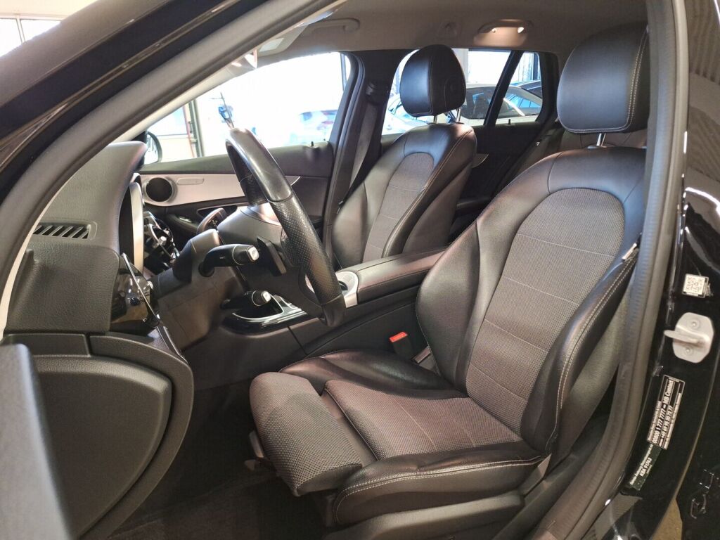 Mercedes-Benz C 2015 Musta