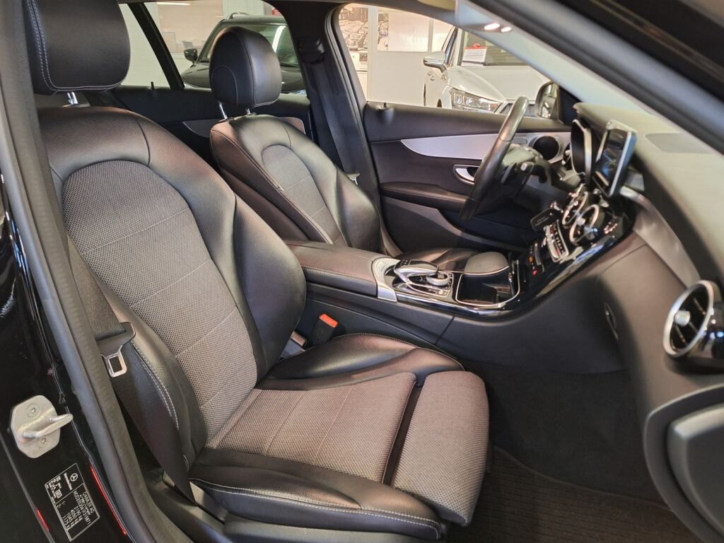 Mercedes-Benz C 2015 Musta