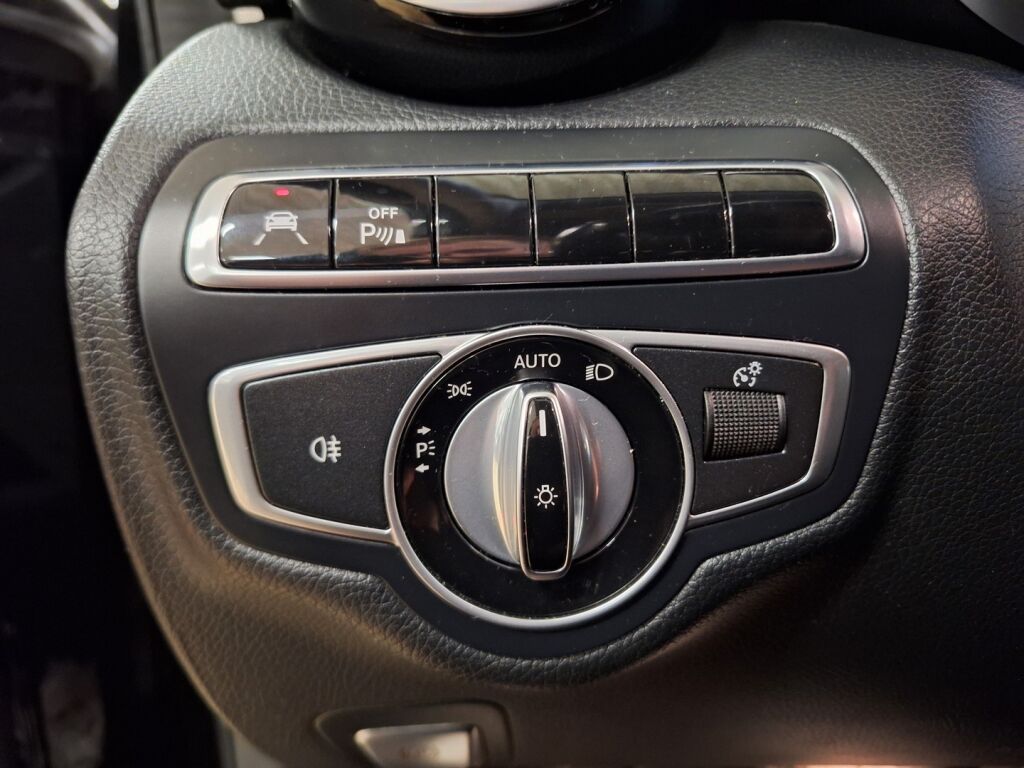 Mercedes-Benz C 2015 Musta