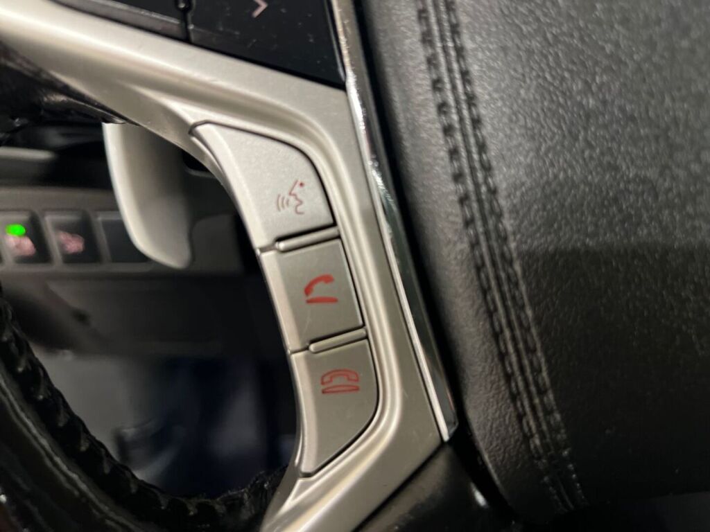 Mitsubishi Outlander PHEV 2016 Ruskea (beige)