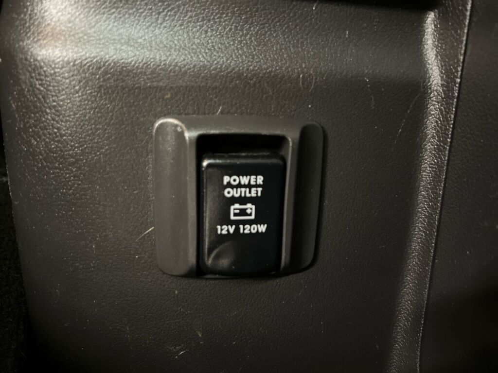 Mitsubishi Outlander PHEV 2016 Ruskea (beige)