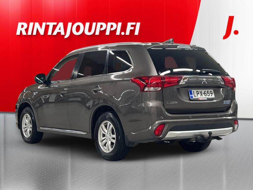 Mitsubishi Outlander PHEV 2016 Ruskea (beige)