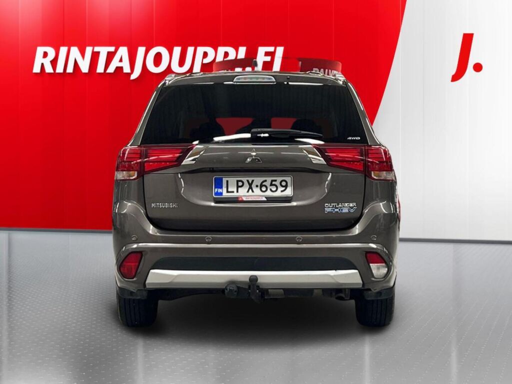 Mitsubishi Outlander PHEV 2016 Ruskea (beige)
