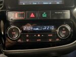 Mitsubishi Outlander PHEV 2016 Ruskea (beige)