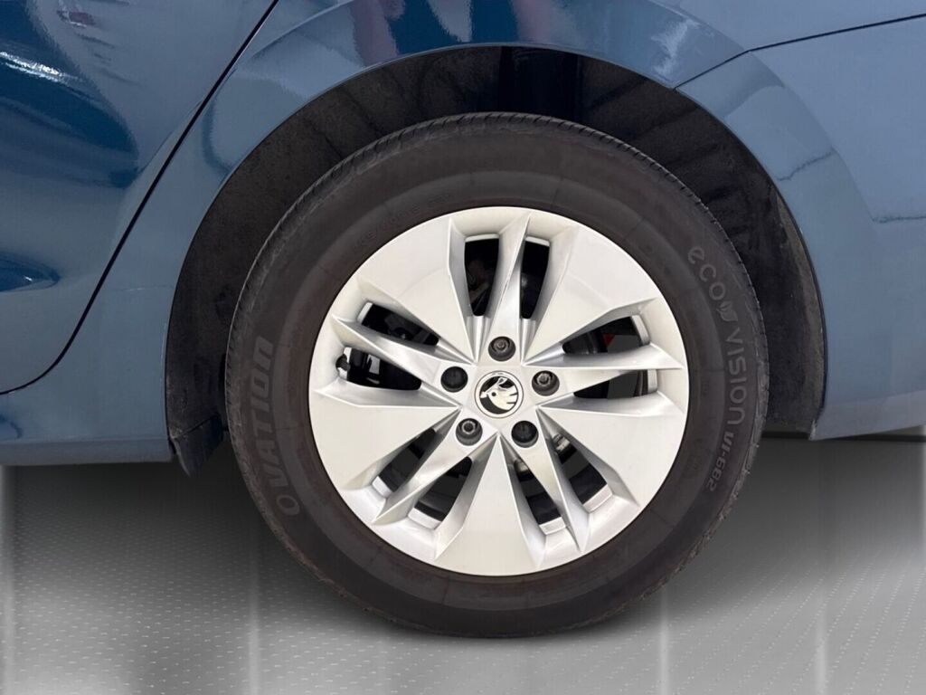 Skoda Octavia 2021 Sininen