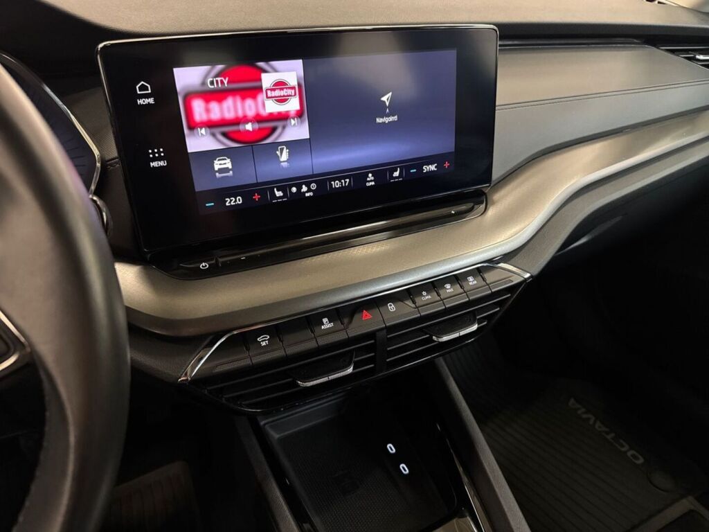 Skoda Octavia 2021 Sininen