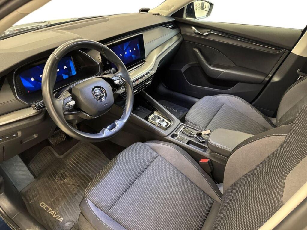 Skoda Octavia 2021 Sininen