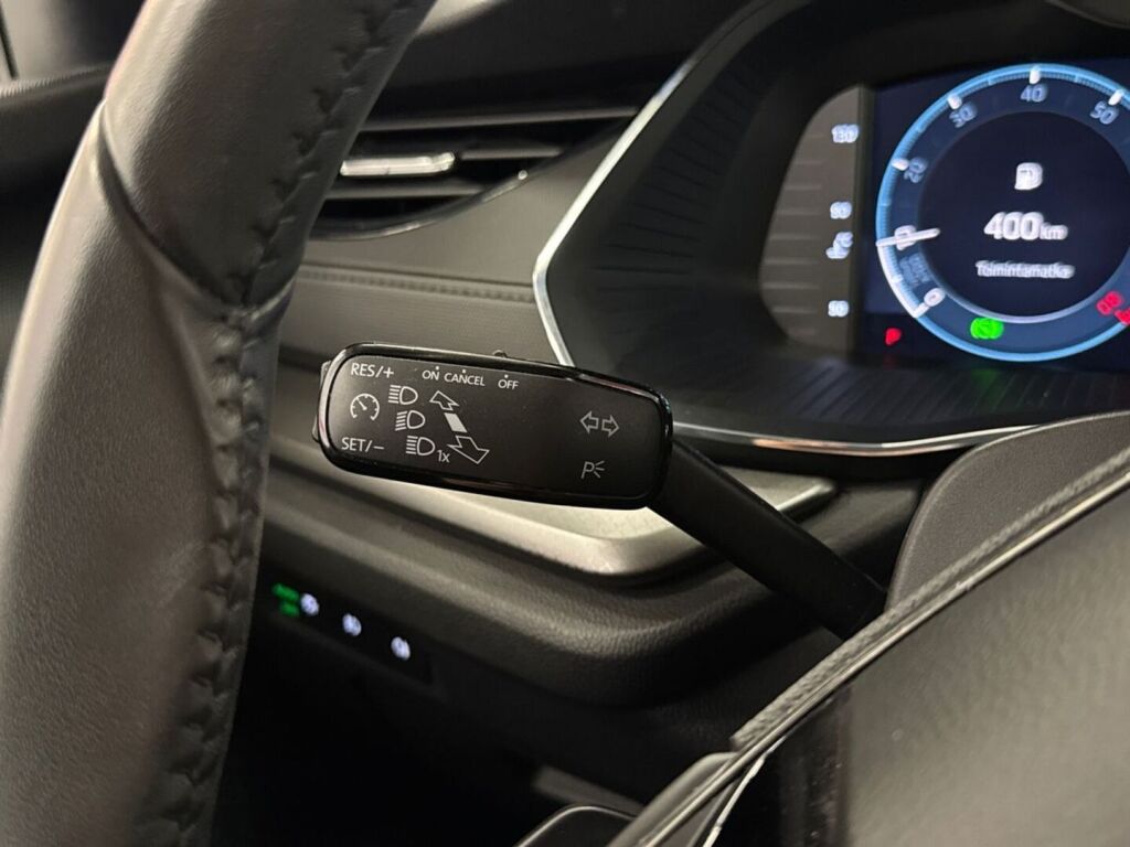 Skoda Octavia 2021 Sininen