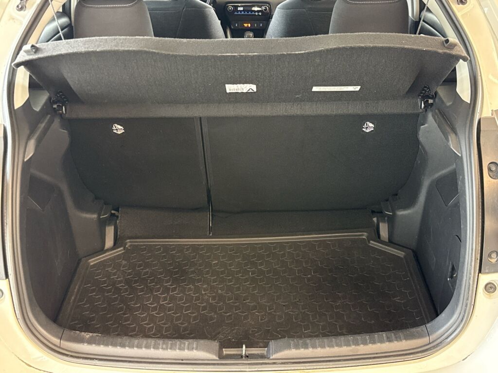 Toyota Yaris 2021 Valkoinen