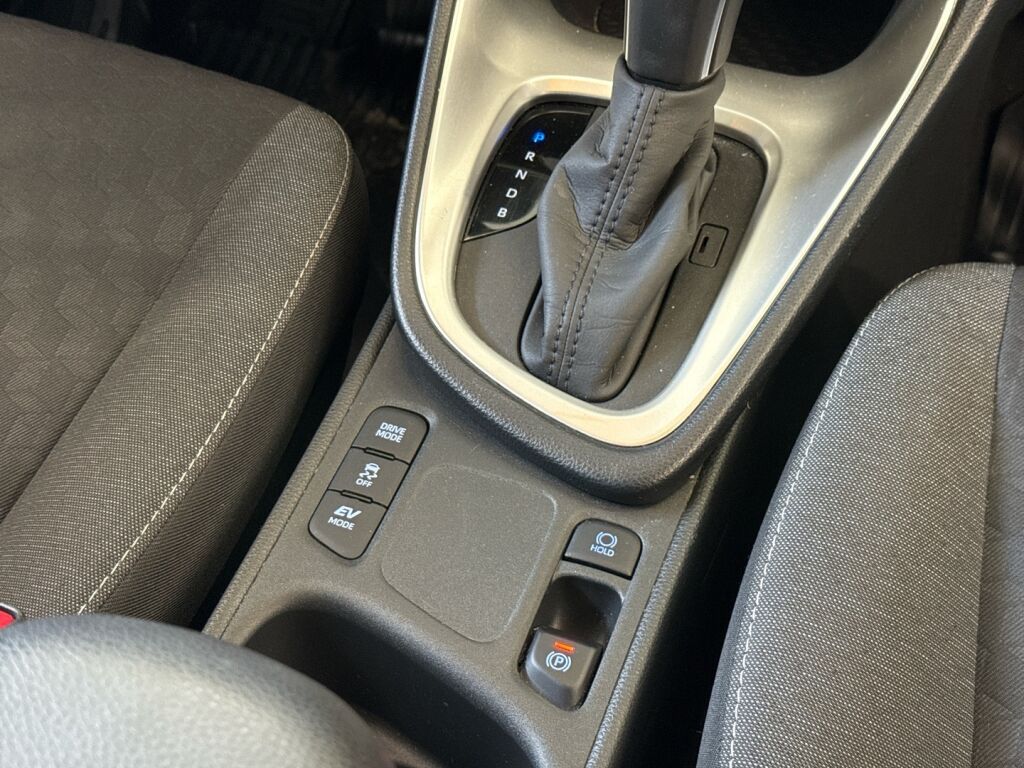 Toyota Yaris 2021 Valkoinen