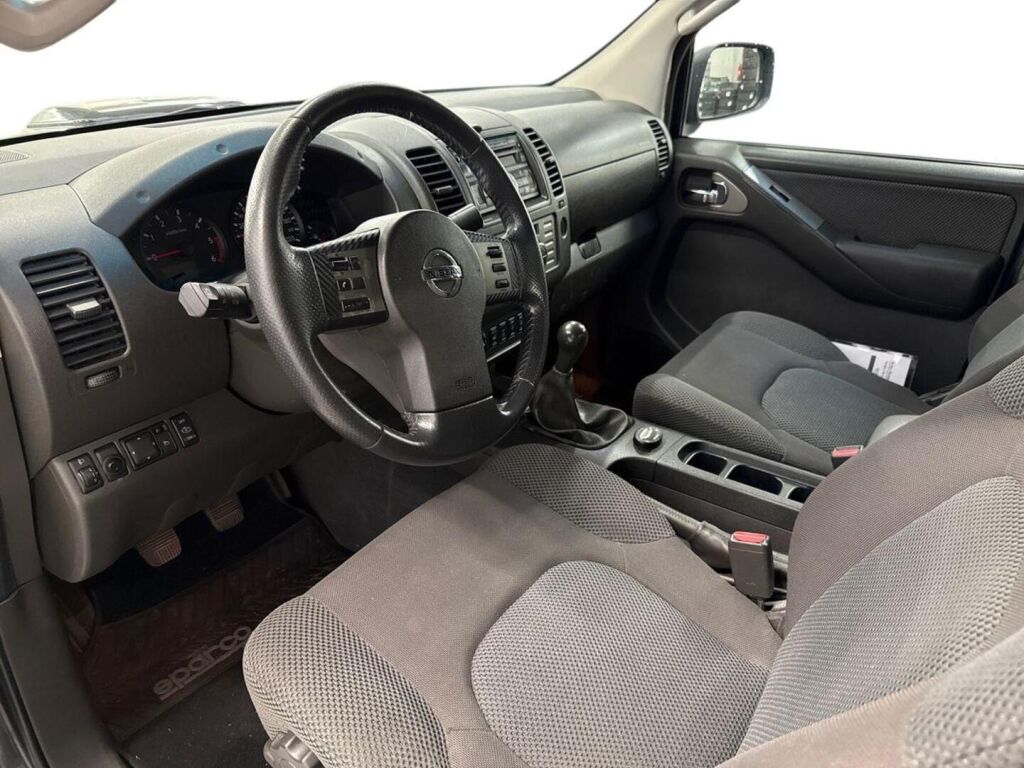Nissan Navara 2009 Harmaa