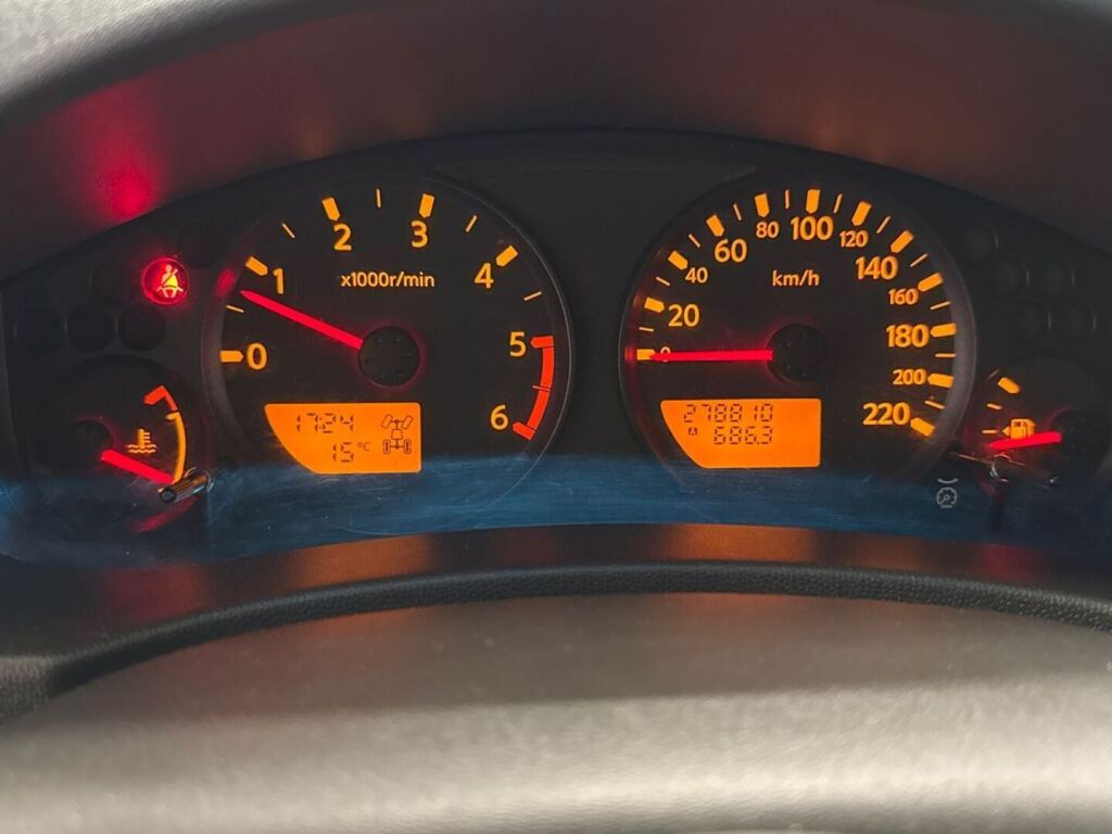 Nissan Navara 2009 Harmaa