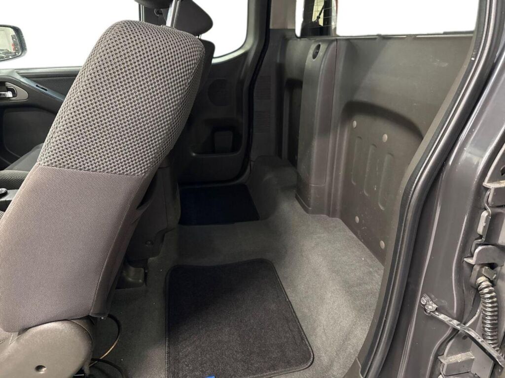 Nissan Navara 2009 Harmaa