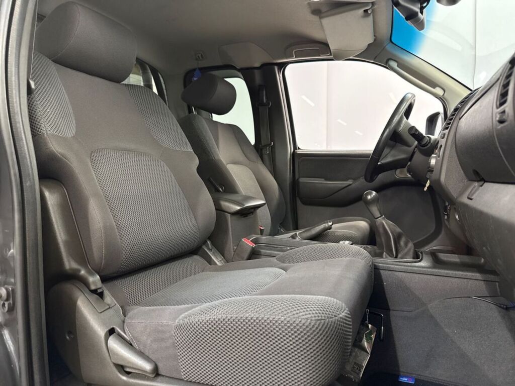 Nissan Navara 2009 Harmaa