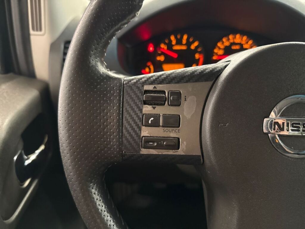 Nissan Navara 2009 Harmaa