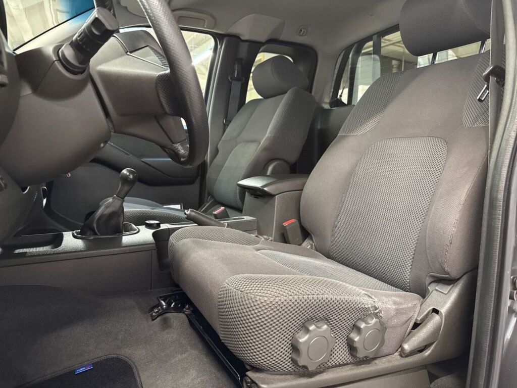Nissan Navara 2009 Harmaa