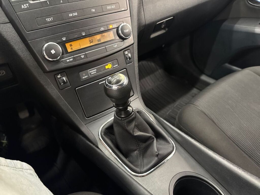 Toyota Avensis 2009 Harmaa