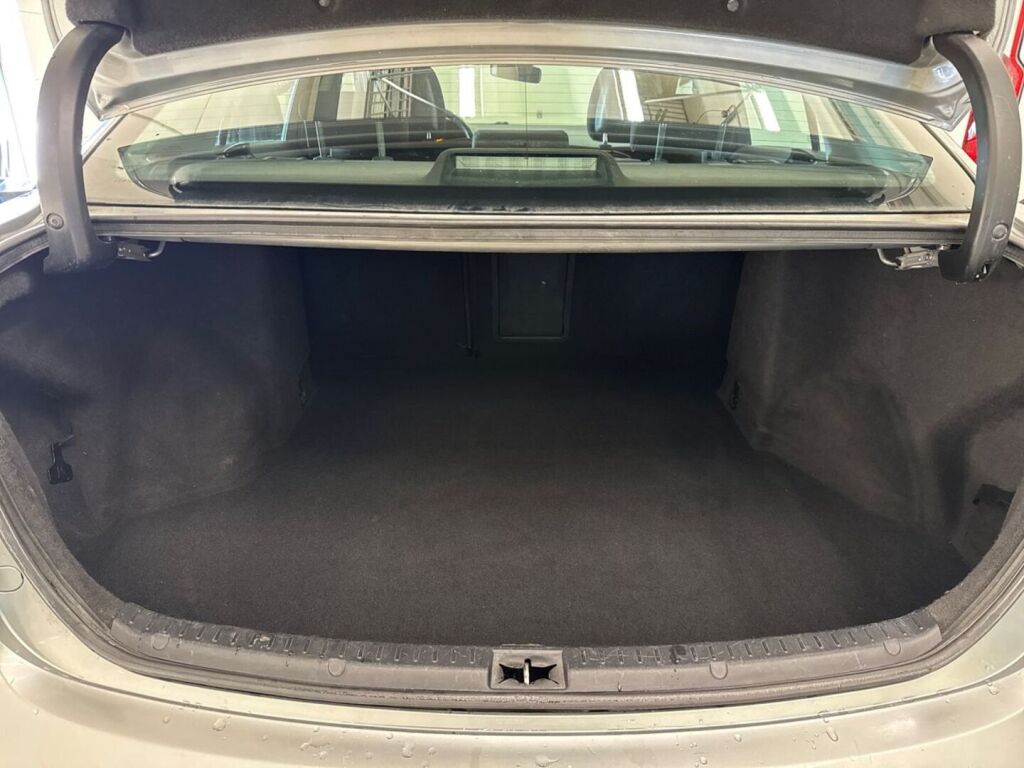 Toyota Avensis 2009 Harmaa