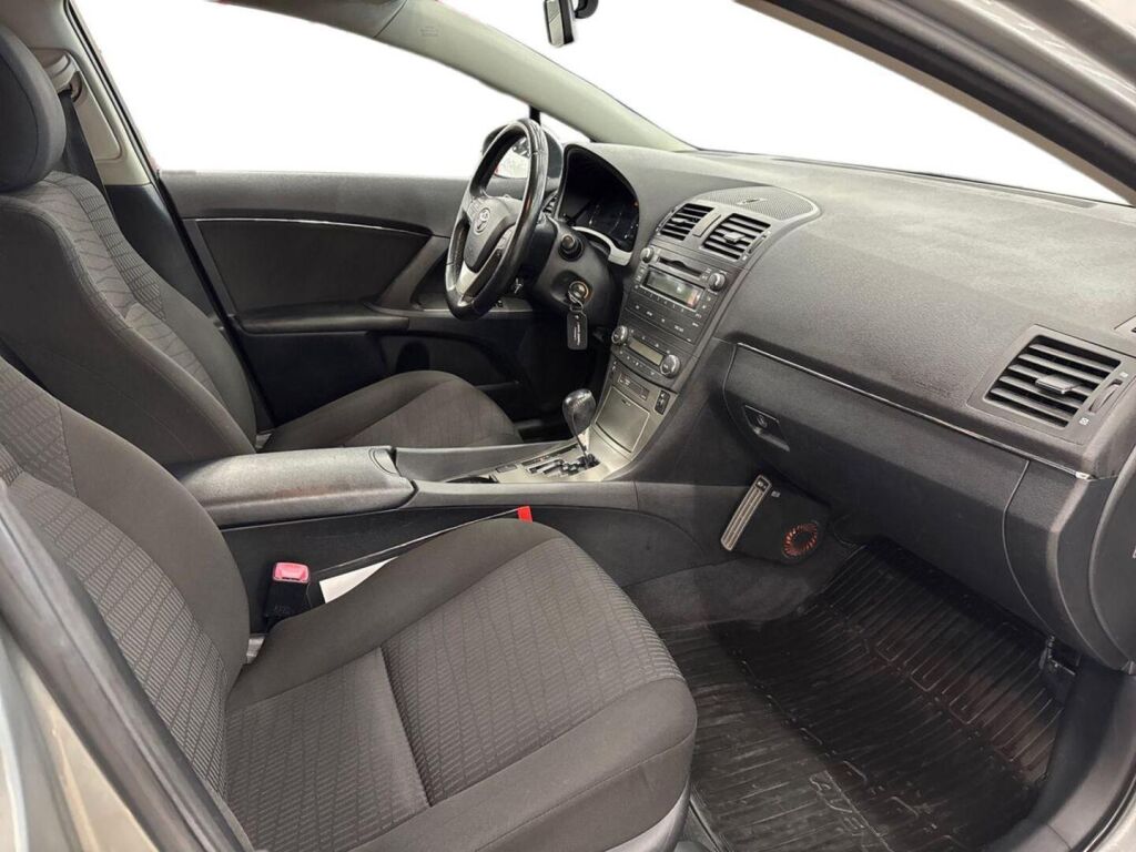 Toyota Avensis 2009 Harmaa