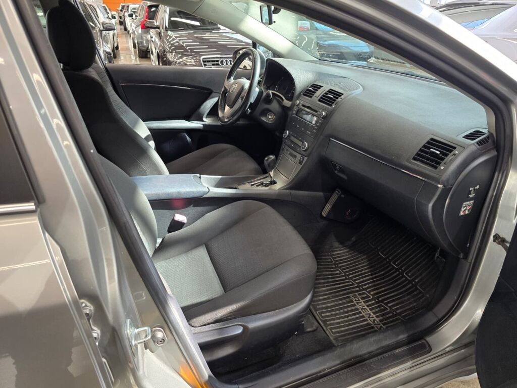 Toyota Avensis 2009 Harmaa