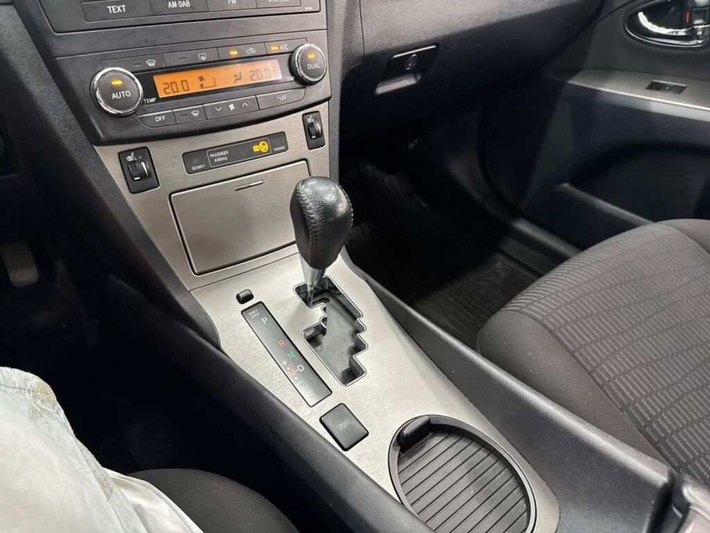 Toyota Avensis 2009 Harmaa