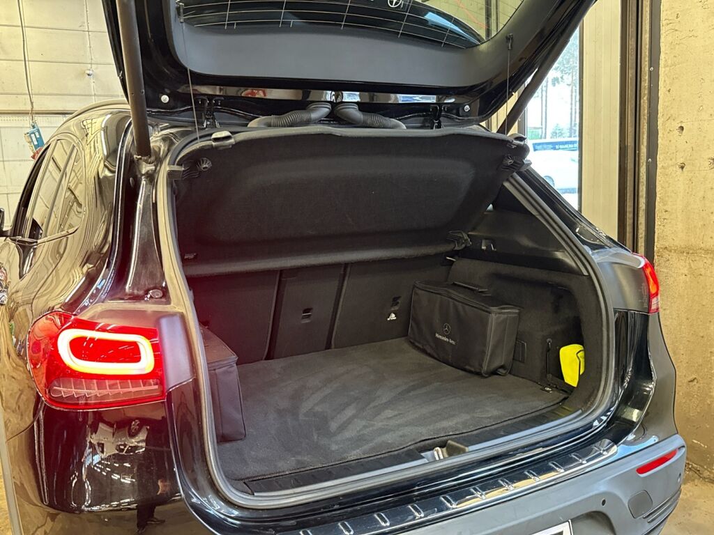 Mercedes-Benz EQA 2022 Musta