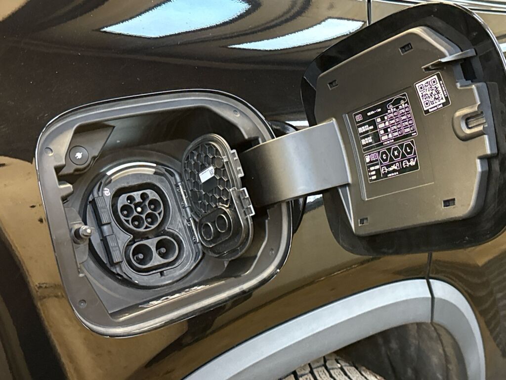 Mercedes-Benz EQA 2022 Musta