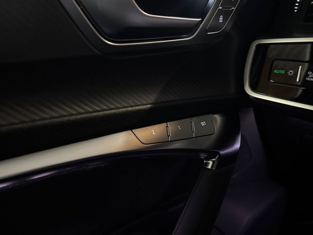 Audi RS6 2020 Musta