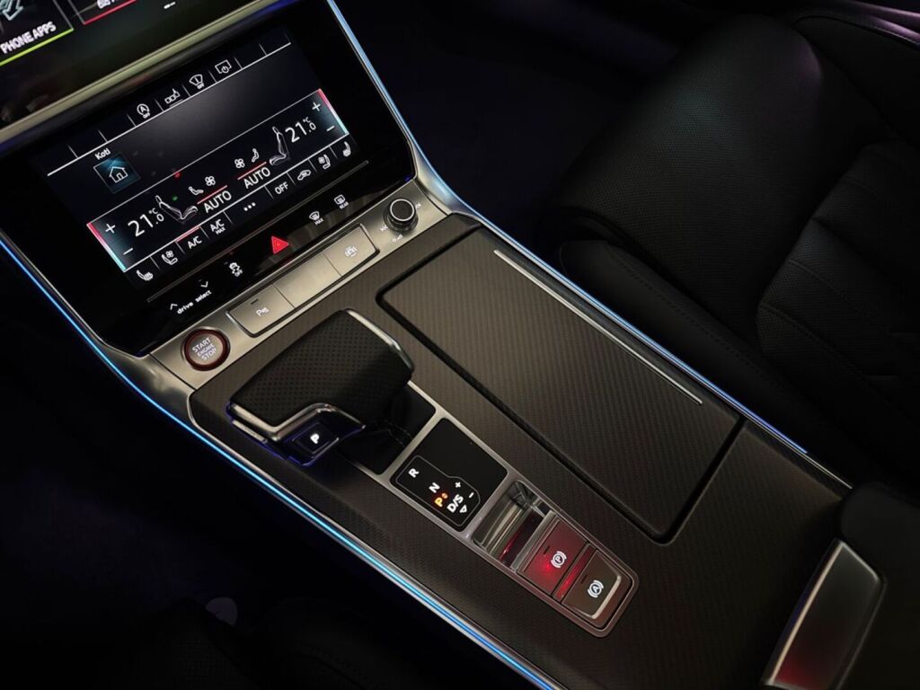 Audi RS6 2020 Musta