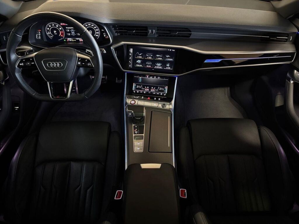 Audi RS6 2020 Musta