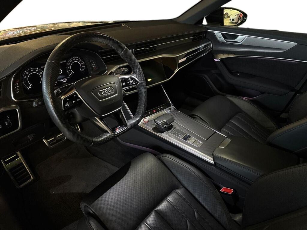 Audi RS6 2020 Musta