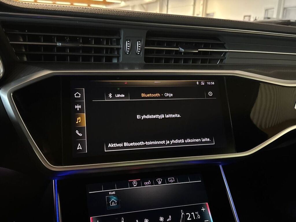 Audi RS6 2020 Musta