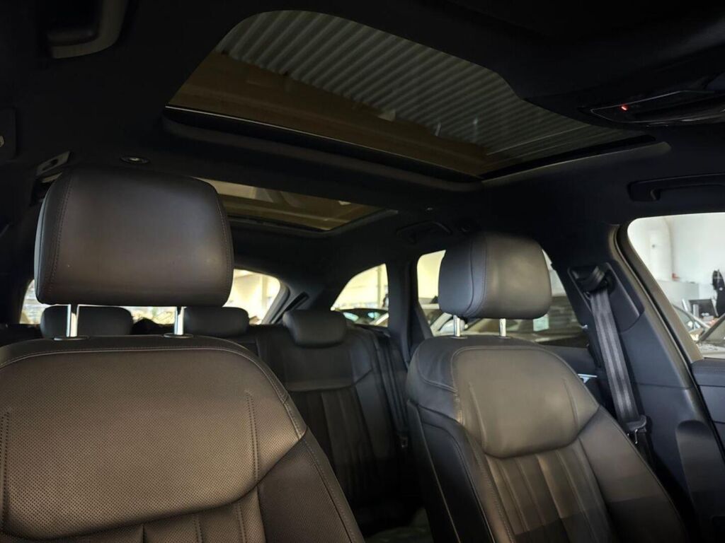 Audi RS6 2020 Musta