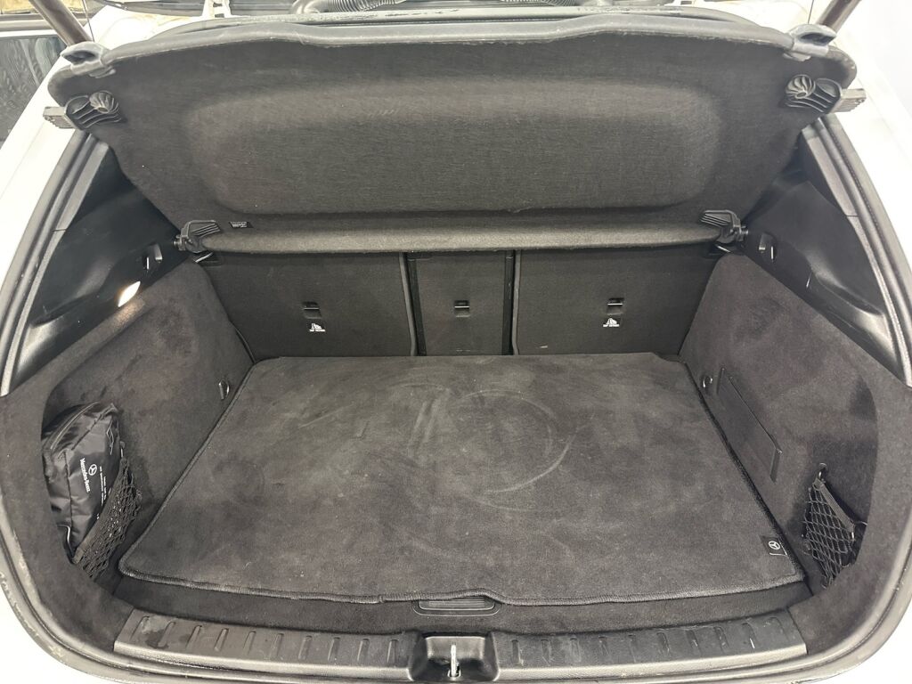 Mercedes-Benz EQA 2022 Valkoinen