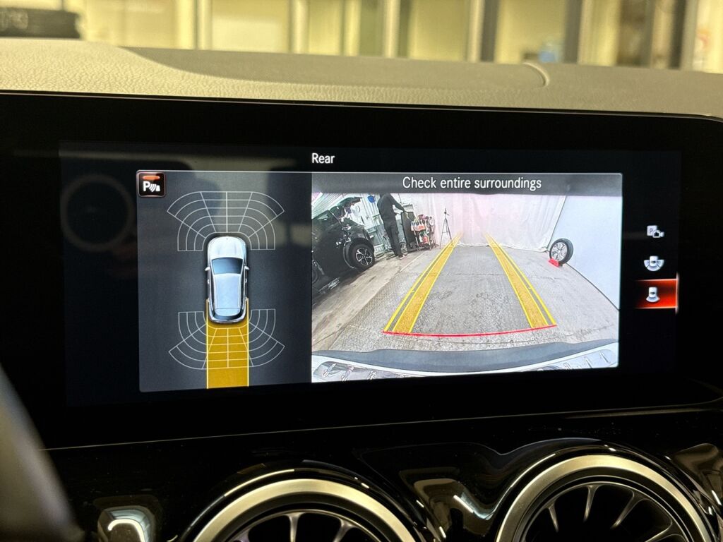 Mercedes-Benz EQA 2022 Valkoinen