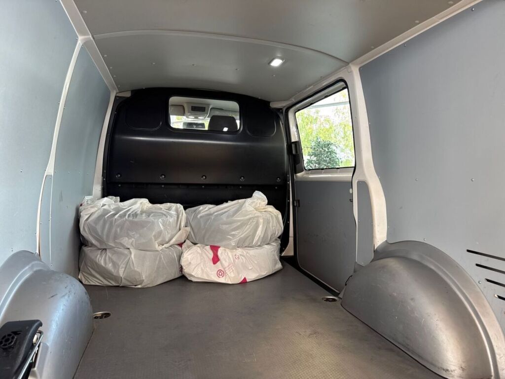 Volkswagen Transporter 2021 Valkoinen