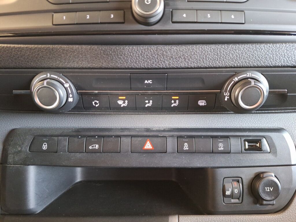 Opel Vivaro 2021 Valkoinen