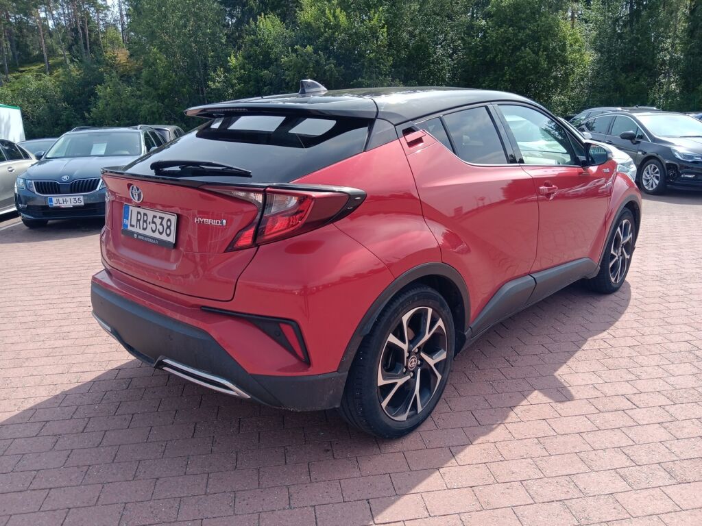 Toyota C-HR 2022 Punainen