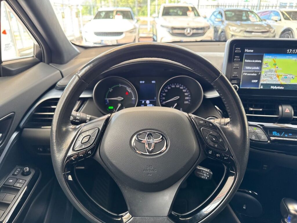 Toyota C-HR 2022 Punainen