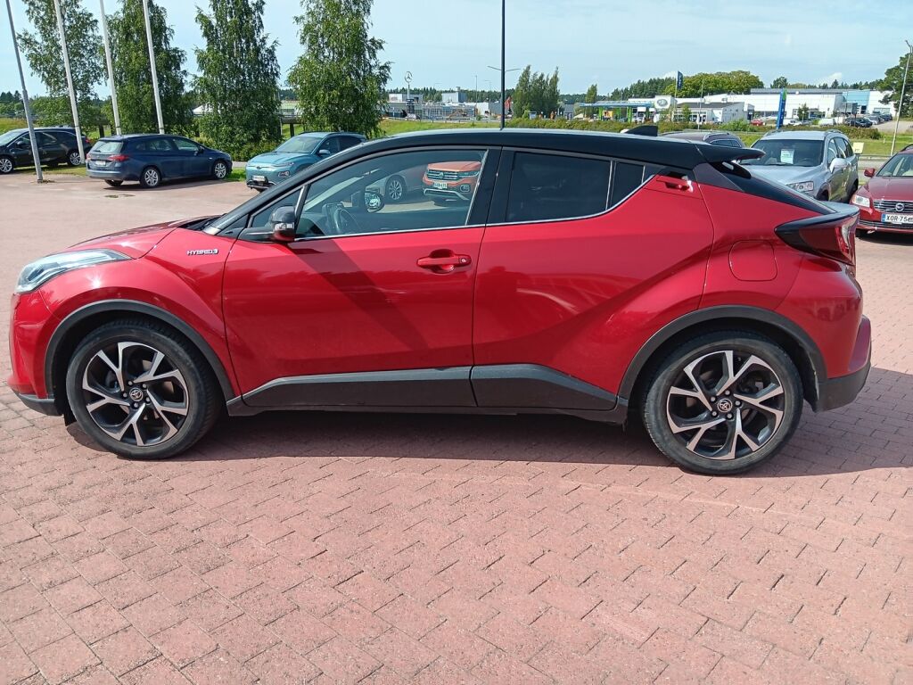 Toyota C-HR 2022 Punainen