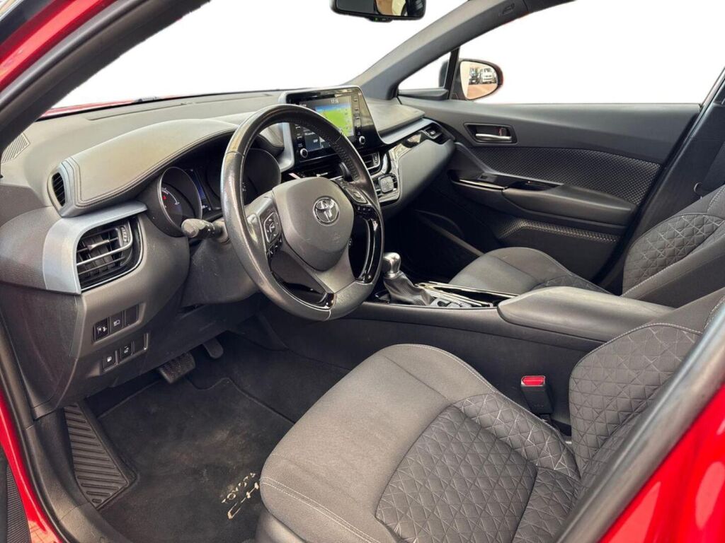 Toyota C-HR 2022 Punainen